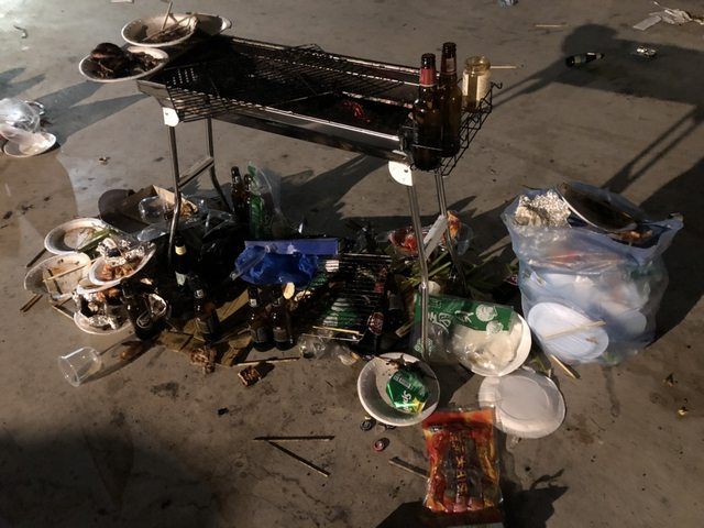 民眾中秋節在河濱公園烤肉製造大量垃圾。   圖：翻攝台北市水利處