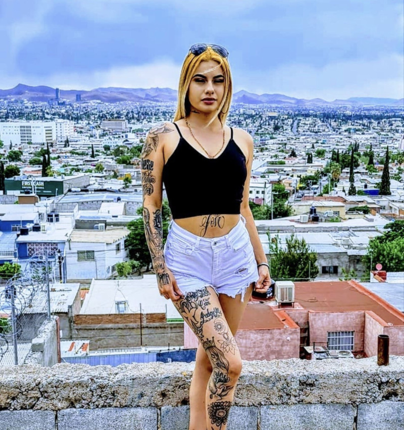 20歲墨西哥女網紅阿雷琳日前拍攝模擬綁架影片，卻不慎遭同伴開槍爆頭慘死，已有大批粉絲到她的IG留言哀悼。   圖：翻攝Instagram