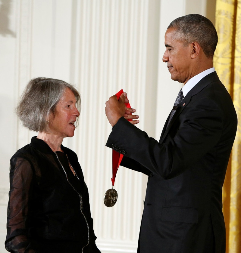 2015年葛綠珂獲總統歐巴馬（Barack Obama）頒發國家人文獎章。   圖：達志影像/路透社