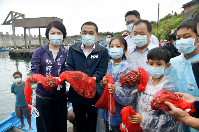 侯友宜盼藉復育、放流增裕漁業資源，也呼籲民眾重視海洋生態永續發展。   圖：新北市農業局提供