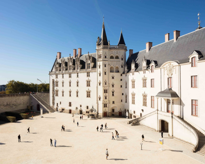 法國南特博物館位於布列塔尼公爵城堡裡，置身其中，可以感受到濃濃的文藝氛圍。   圖：翻攝自南特博物館臉書