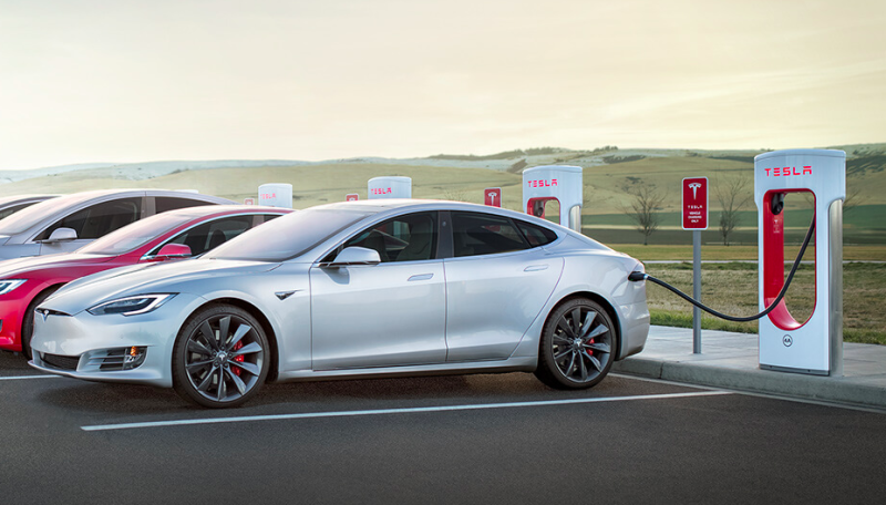 馬斯克透露，特斯拉旗下的超級充電座預計今年以前會開放給其他電動車使用。   圖：翻攝自Tesla官網