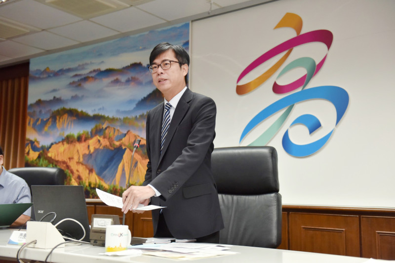 高雄市長陳其邁昨（13）日主持市政會議，指出市府團隊回應新聞速度太慢。   