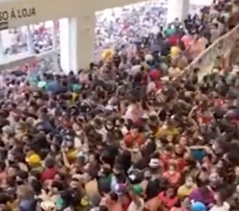 武漢肺炎肆虐全球，巴西疫情尚未趨緩，但帕拉州貝倫市一家商場日前開幕，大批人紛紛湧進店中，引起外界關注。   圖：翻攝自環球網影片