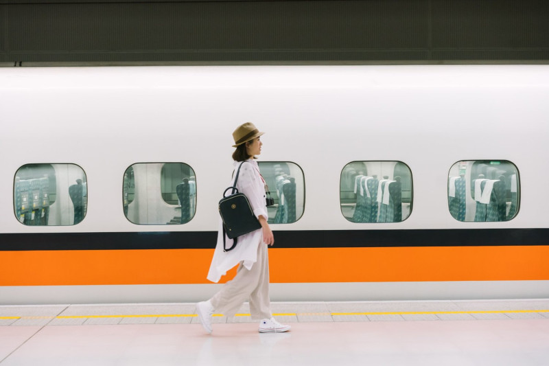 交通部積極推動高鐵從台北延伸到宜蘭的規劃，擬加速完成北宜高鐵案評估，卻引發屏東人的不滿。   圖：翻攝台灣高鐵臉書
