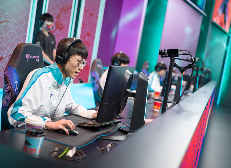 DWG直落三橫掃DRX，率先晉級四強。   圖：翻攝自LoL Esports Photo flickr