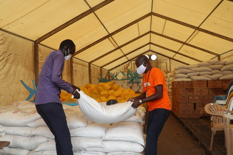 南蘇丹世界展望會的糧食援助方案經理艾克拉•科梅南表示，在疫情之下的援助工作因要遵守防疫規範，讓服務過程更加艱困。   