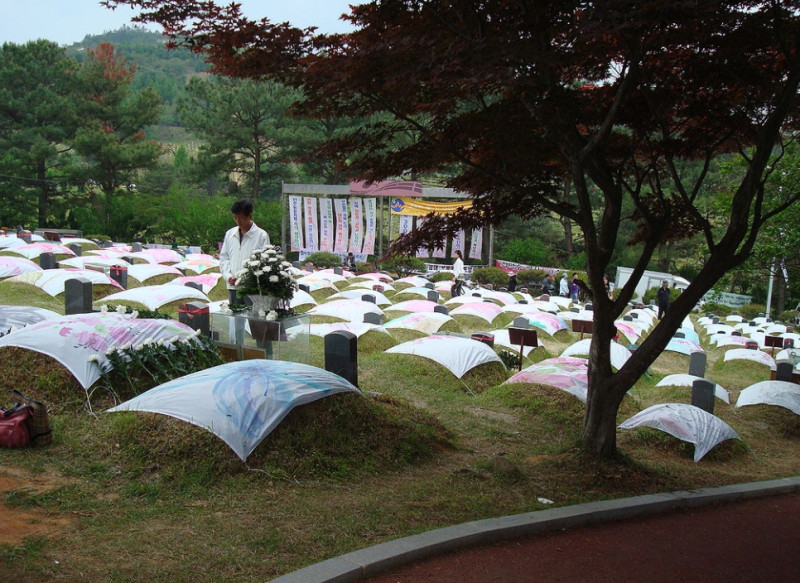 埋葬光州民主化運動犧牲者的墓園。   圖 : 翻攝自維基百科