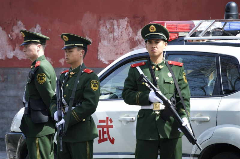 華爾街日報17日引述知情人士說法報導，中國政府官員警告美方可能拘留在中國的美國公民。圖為中國武警。（圖取自Pixabay圖庫）   