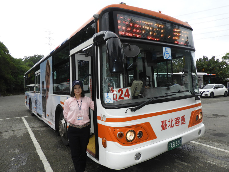 范綵棈是台北客運的女性司機，參加職訓開創職涯另一片天。    圖：新北市勞工局提供 