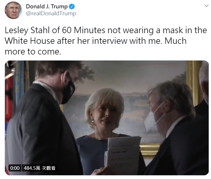 美國總統在推特上傳CBS News節目《60分鐘》專訪小組影片，指責主持人斯塔爾（中）沒戴口罩。   圖：翻攝自川普推特
