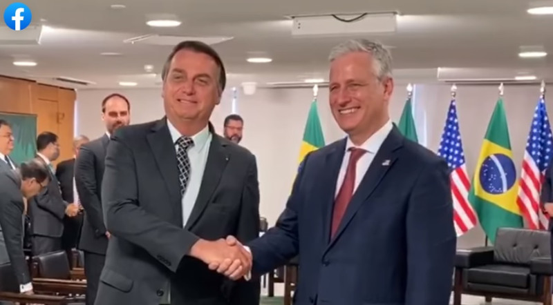 巴西總統波索納洛（左）今天與美國白宮國家安全顧問歐布萊恩會面。   圖：翻攝Jair Bolsonaro臉書影片