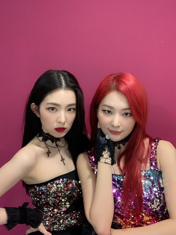 有資深造型師發長文指控女星耍大牌，被網友猜測是在指Red Velvet小分隊Irene（圖左）&澀琪(右)其中一人。   圖：翻攝自Irene IG
