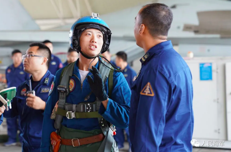 中國稱此次演練有近百名解放軍飛行員參訓。   圖：翻攝自中國海軍