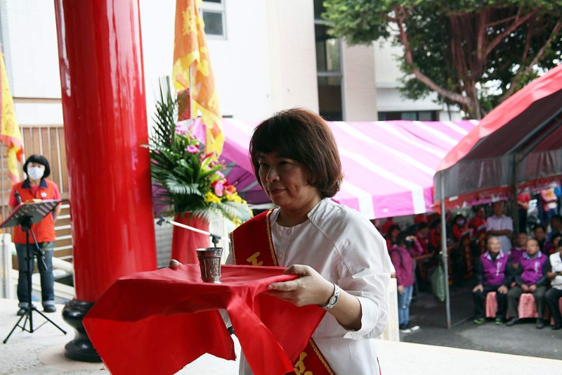 在慶祝朱熹890歲誕辰的典禮上，嘉義市長黃敏惠擔任正獻官。   圖：嘉義市政府/提供