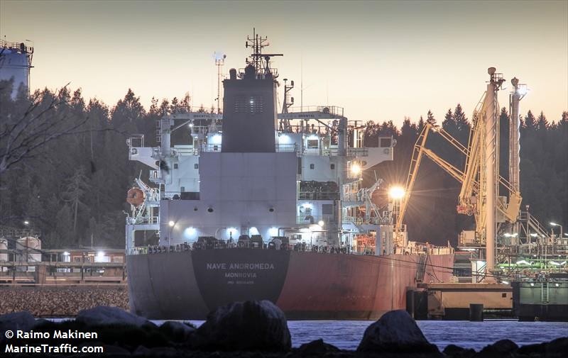 利比亞籍油輪「中殿仙女座號」長200多公尺，本月初離開奈及利亞以來，就一直在海上航行，沒想到竟然遭到偷渡客挾持。   圖：翻攝自Marine Traffic