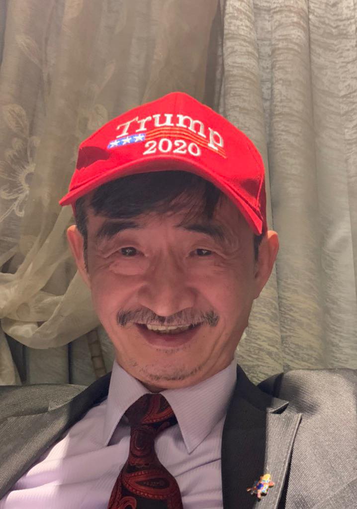 家吳祥輝曾多次在社群平台上表示支持川普，更在臉書貼出他戴著「Trump 2020」的帽子的照片。   圖：翻攝自吳祥輝臉書