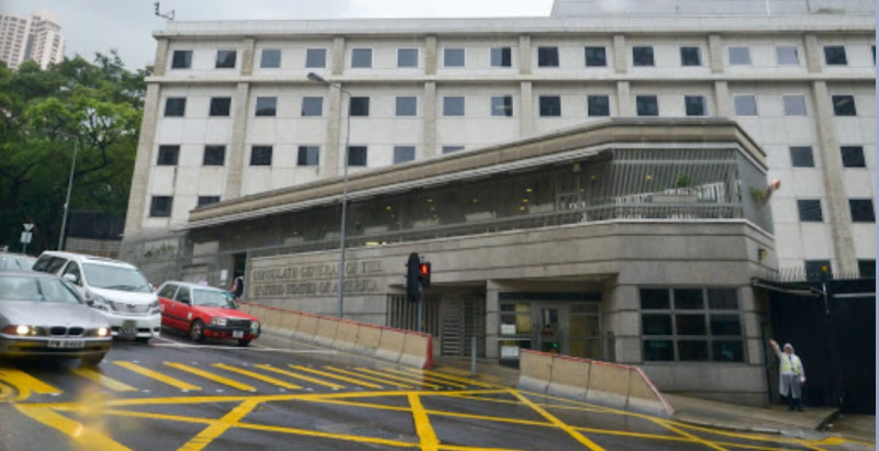 美國駐港澳總領事館上班日的上午8時30分才會開門，鍾翰林到得太早，尋求庇護只差一步。   圖：翻攝自Google Map
