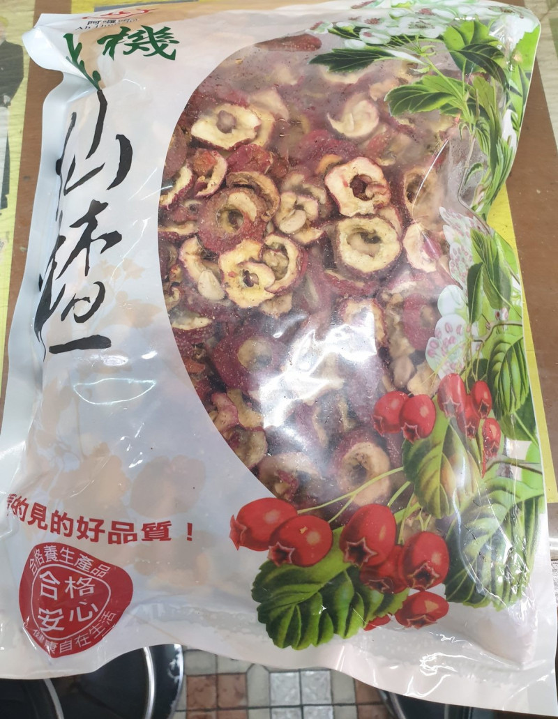 山楂片被驗出殘有農藥超標、包裝不合規定。   圖：台北市衛生局提供