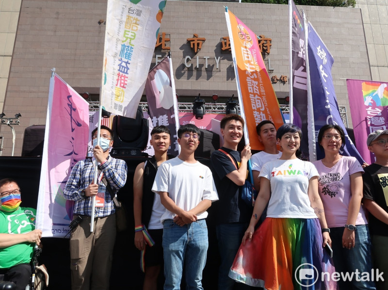 第18屆台灣同志遊行「成人之美」將於18日下午2時於台北市政府前廣場正式開始   圖：林朝億/攝