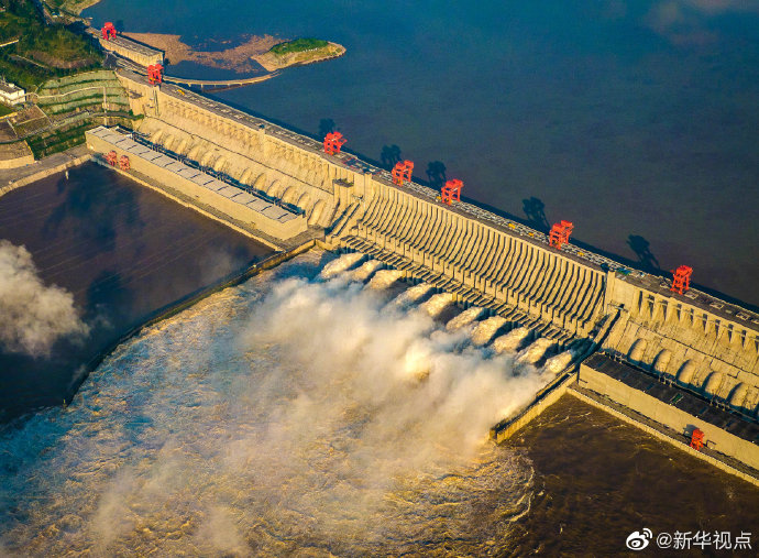 中國水利部1日宣布三峽大壩竣工驗收，卻遭外媒質疑這世紀工程未見任何領導人。   圖：翻攝自中國水利部