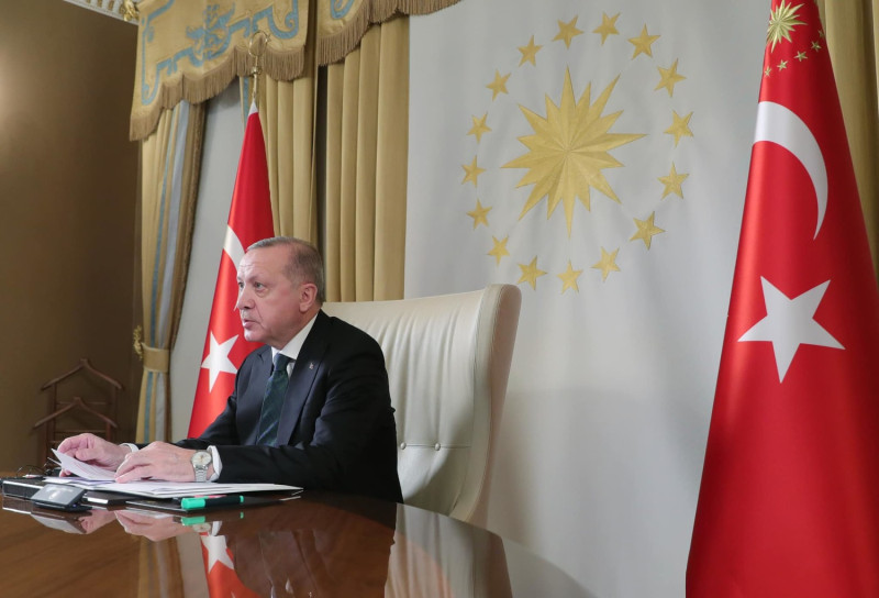 土耳其總統艾爾段（Recep Tayyip Erdogan）透過推特感謝關心地震災況的友國，原本台灣國旗也被標記在內，卻因中國施壓，後來被撤下。   圖：翻攝自Recep Tayyip Erdogan臉書