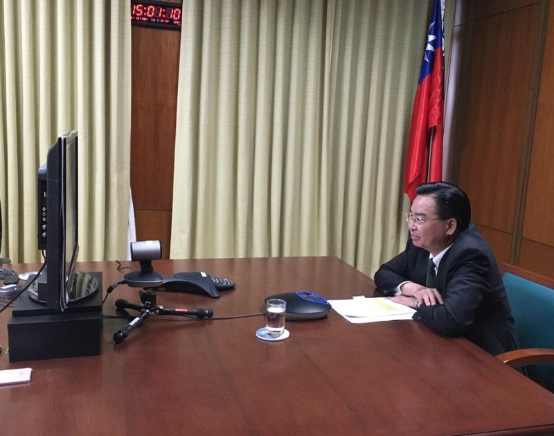 吳釗燮接受西班牙ABC日報駐亞洲特派員Pablo Díez視訊專訪。   圖：外交部／提供