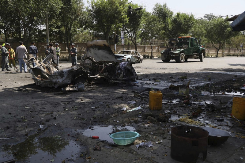 阿富汗喀布爾大學恐怖攻擊現場一片狼藉。   圖：達志影像/美聯社