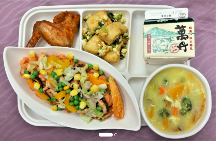 教育部今（3）日修訂「學校外訂盒（桶）餐採購契約（參考範本）」。(圖為營養午餐示意圖)   圖：取自校園食材登錄平台