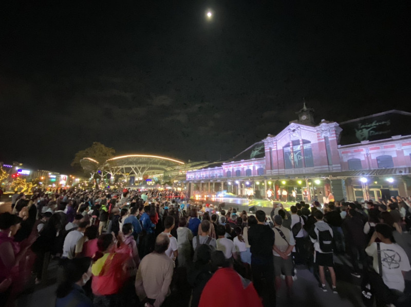 臺中國際舞蹈嘉年華吸引眾多人潮前進舊市區。   圖 : 台中市政府/提供