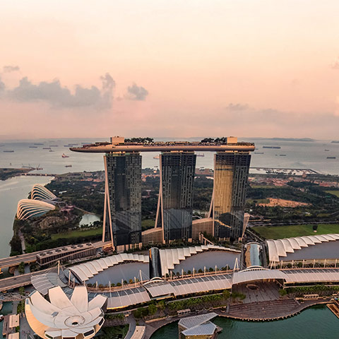 新加坡總理李顯龍在 8 日發表國慶獻詞，圖為新加坡地標金沙酒店。   圖：翻攝自新加坡經濟發展局