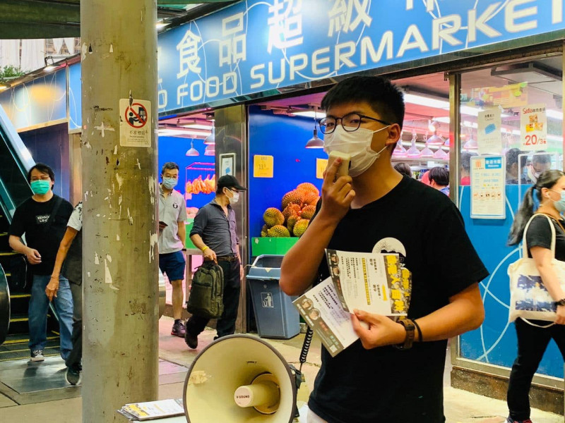 黃之鋒聲援台灣，呼籲WHO應該給交代。   圖：翻攝自黃之鋒臉書