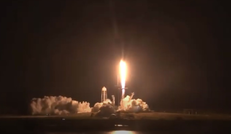 SpaceX成功發射火箭，載四名NASA太空人前往國際太空站。   圖：取自NASA youtube頻道直播