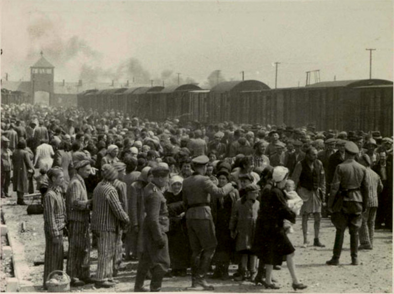 納粹大屠殺是一道難以癒合的歷史傷痛。圖為奧斯維辛集中營。   圖：翻攝自維基百科