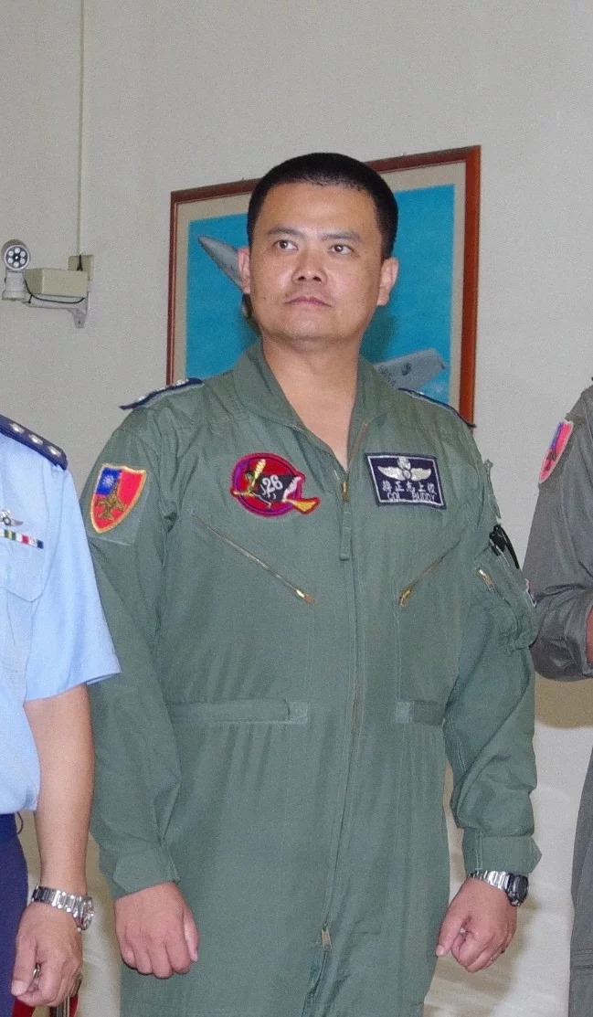空軍第26作戰隊隊長蔣正志上校65年次，飛行時數2230小時。   圖:擷取自臉書