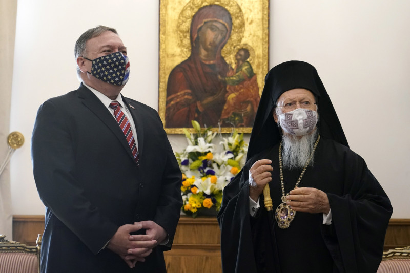 美國國務卿蓬佩奧（Mike Pompeo）17日訪土耳其伊斯坦堡，會晤東正教領袖巴爾多祿茂一世（Ecumenical Patriarch Bartholomew I）。   圖：達志影像/美聯社