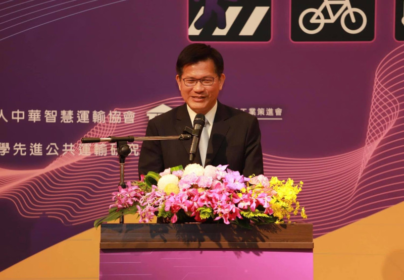 交通部長林佳龍今出席「智慧運輸國際論壇」，望台灣能深度發展智慧運輸，在國際間站穩腳步。   圖：翻攝自林佳龍臉書