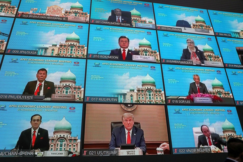 APEC領袖峰會今天首度以視訊方式進行，美國總統川普自大選後首度現身國際場合。   圖：達志影像/路透社