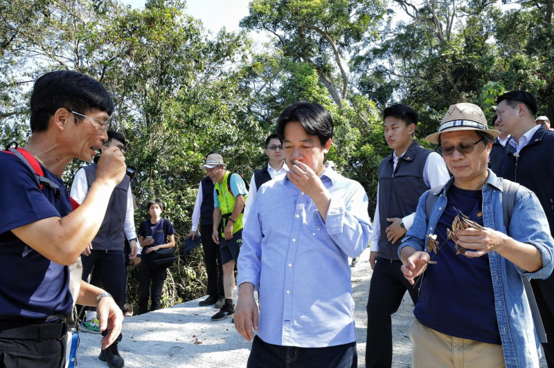 賴清德表示，走步道不僅可以緬懷先人篳路藍縷的努力，也可以沉浸在文化當中，並接近生態環境，可以說是一舉數得。   圖：總統府／提供