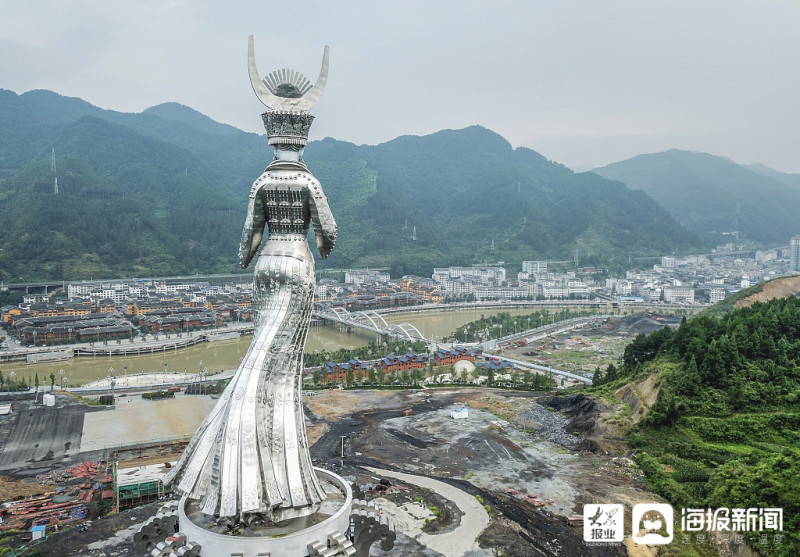 貴州脫貧縣花了8,600多萬人民幣打造88公尺高的苗族仰阿莎女神雕像。 圖 : 翻攝自海報新聞