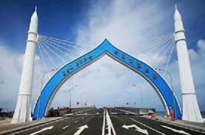 中國出資2億美元在馬爾地夫建造號稱「中國與馬爾地方友誼之橋」的錫納馬大橋（Sinamale Bridge）。   圖 : 翻攝自playplaymaldives.com