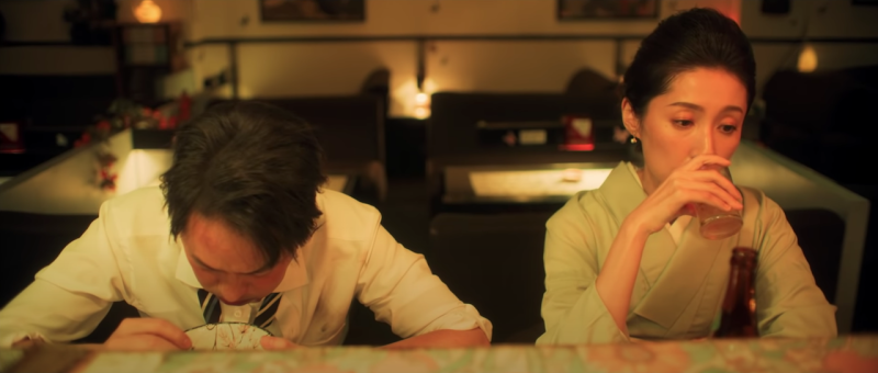 鄭有傑(左)與田中千繪(右)跨刀演出「林森北路」。   圖：翻攝Youtube／七月半SevenFat