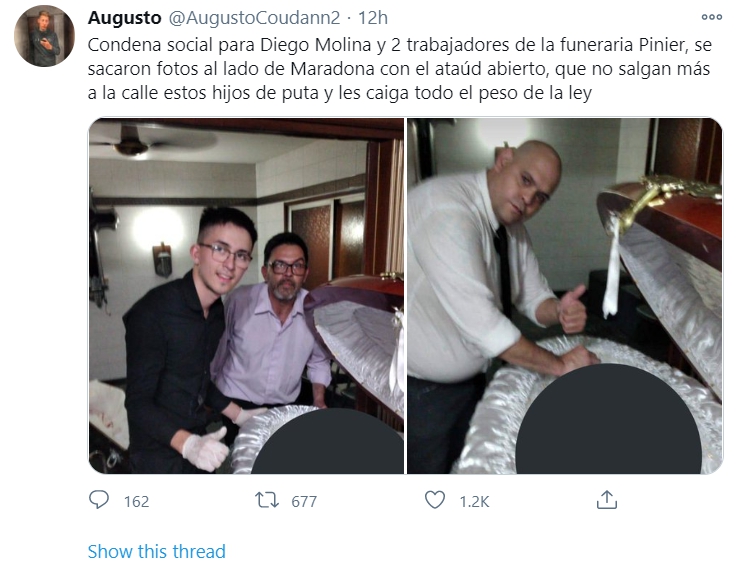 馬拉度納殞落的消息震驚國際，阿根廷痛舉國哀悼，然而，竟遭爆出葬禮人員在儀式前擅自開啟馬拉度納的棺木，「比讚」與其合影發上網炫耀，讓民眾相當無法接受。   圖 : 截自推特。