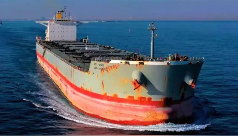 目前有價值超過7億美金 (約等於新台幣199億) 的53艘澳洲煤炭貨船，被迫停在中國港口等卸貨。   圖 : 翻攝國際船舶網