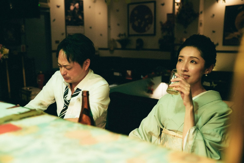 田中千繪與鄭有傑跨刀《七月半》演出〈林森北路〉MV。   圖：七胖娛樂有限公司/提供