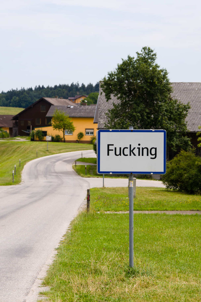 奧地利Fucking村明年將改名為Fugging。   圖：維基共享資源（Tobias "ToMar" Maier ，CC BY-SA 3.0）