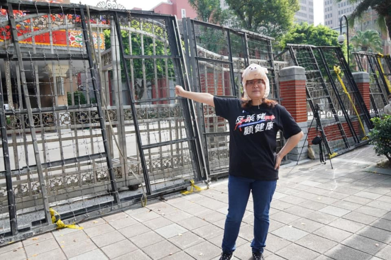 立委陳玉珍今日痛批，在民進黨一黨獨大下，所有立法院議事規則都可以跳過，所有立委的質詢行政官員都可呼攏帶過，這樣才是對在野監督力量最大的戕害。   圖：翻攝自陳玉珍臉書粉絲團