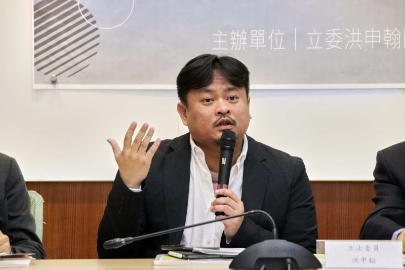 立委洪申翰呼籲，氣候變遷危機已刻不容緩，台灣必須有因應對策與調適計畫。   圖：洪申翰辦公室提供
