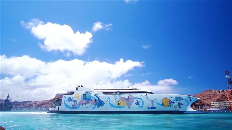 「世上最快的海上飛船」麗娜輪明年春節航線今開賣，澎湖居民可享7折優惠。   圖：雄獅旅遊／提供