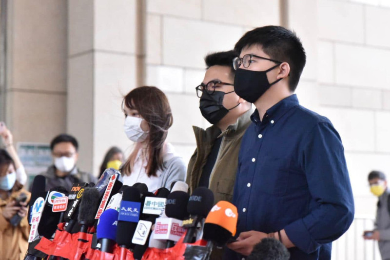 前「香港眾志」成員黃之鋒（右起）、林朗彥、周庭3人遭到香港法院判刑入獄數十個月，引起國際關注。   圖：翻攝自黃之鋒臉書（資料照）